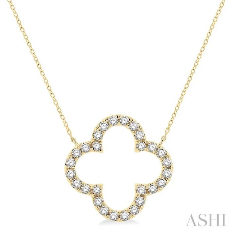 3/4 Ctw Clover Round Cut Diamond Necklace in 14K Yellow Gold