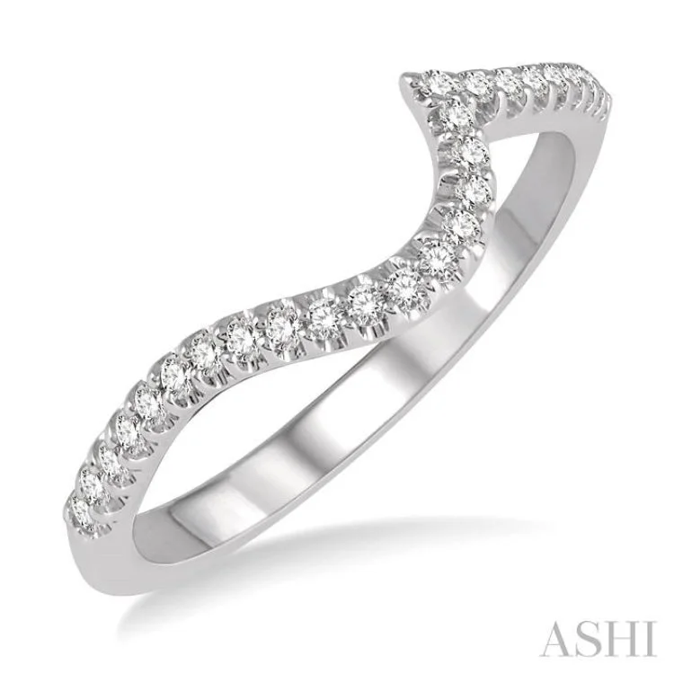 1/6 Ctw Crescent Shape Round Cut Diamond Wedding Band in 14K White Gold