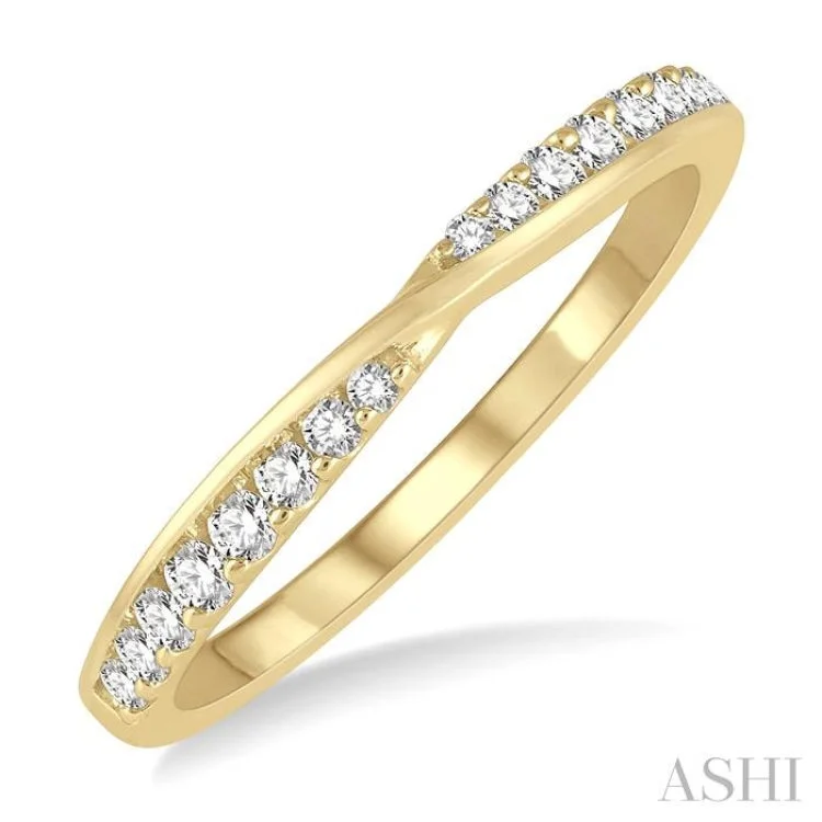 1/5 ctw Crossover Round Cut Diamond Wedding Band in 14K Yellow Gold