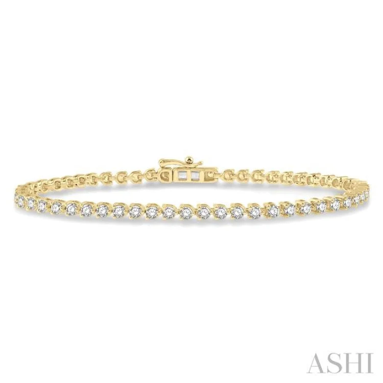 3 Ctw Tri-Prong Round Cut Diamond Bracelet in 14K Yellow Gold