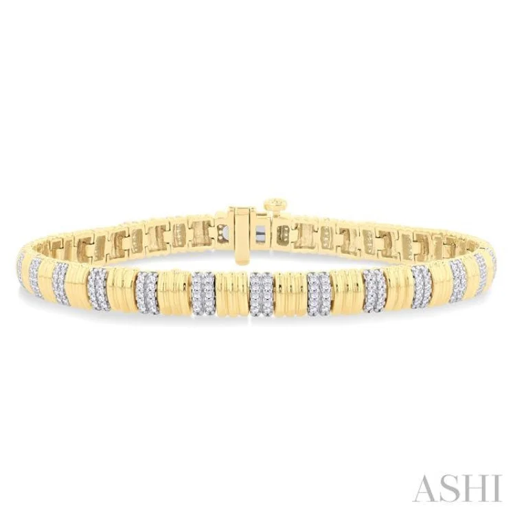 3/4 Ctw Ribbed Round Cut Diamond Fashion Bracelet in 10K Yellow Gold